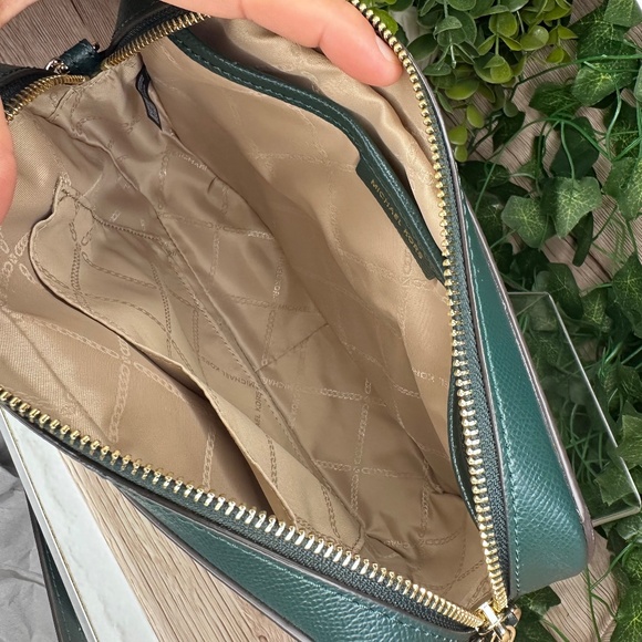 MICHAEL KORS Jet Set Crossbody Bag Teal Green & Gold Accents Saffiano Leather - Picture 2 of 3
